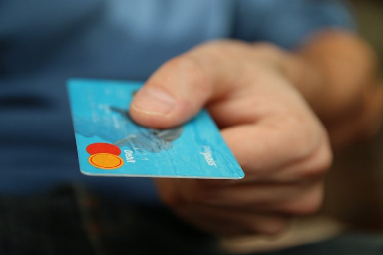 Cartão de Crédito ou Débito. Qual a diferença e a melhor opção? FreeDooK Educação Financeira